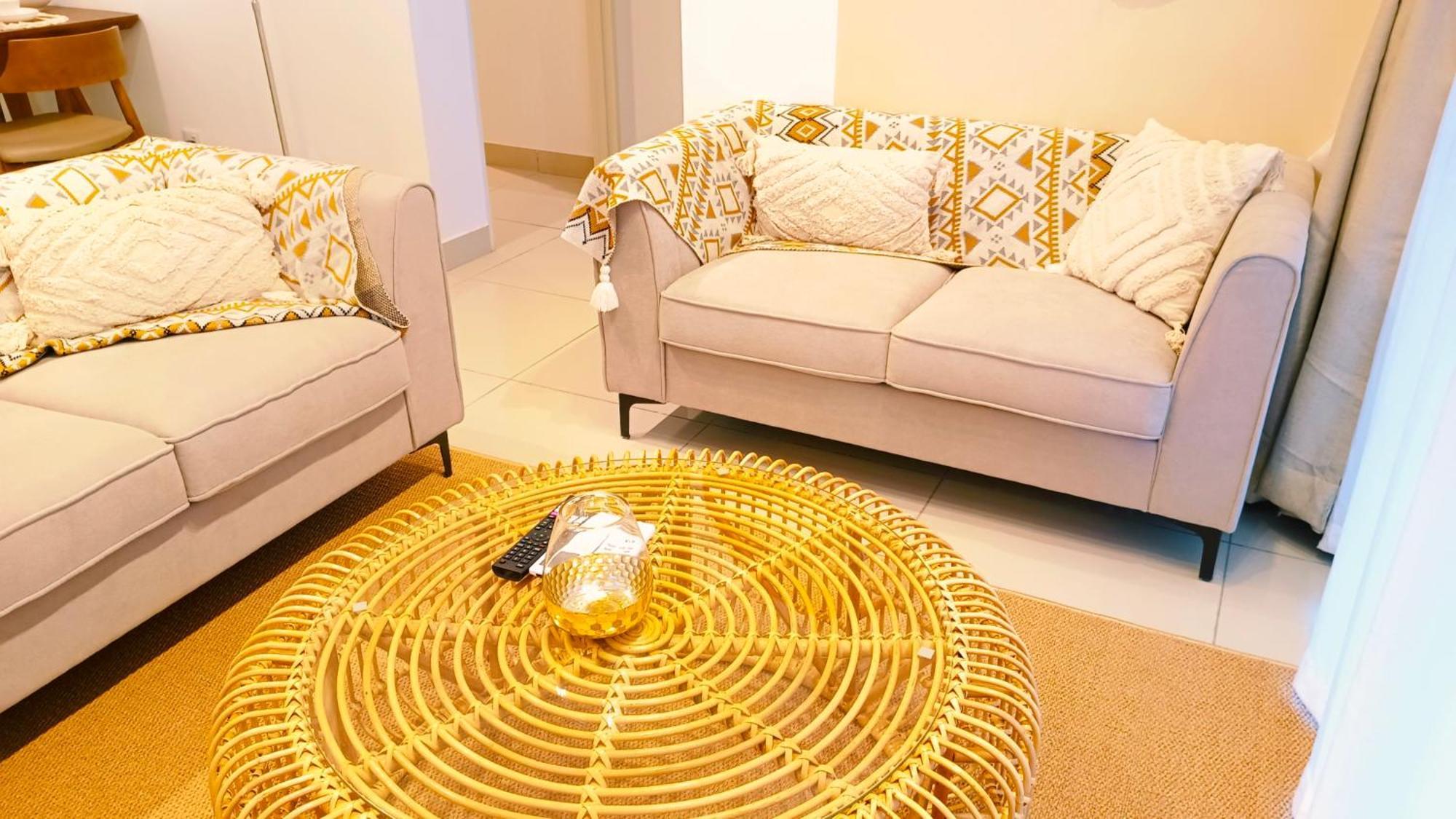 Apartment D'putra 1min To Ioimall Near Jpo, Senai Airport *