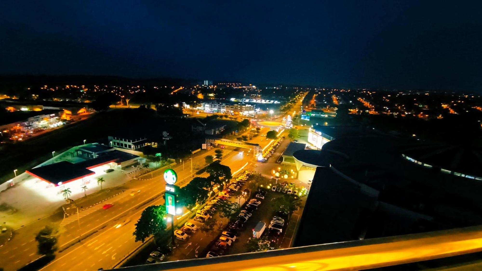 Apartment D'putra 1min To Ioimall Near Jpo, Senai Airport