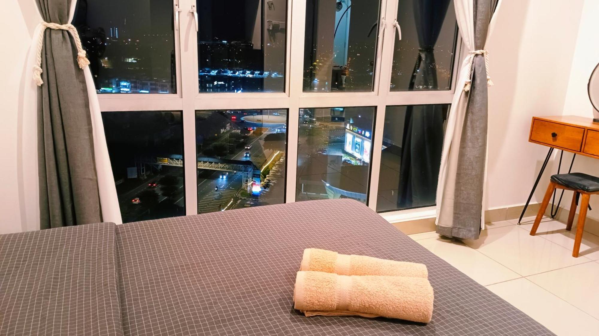 Apartment D'putra 1min To Ioimall Near Jpo, Senai Airport *