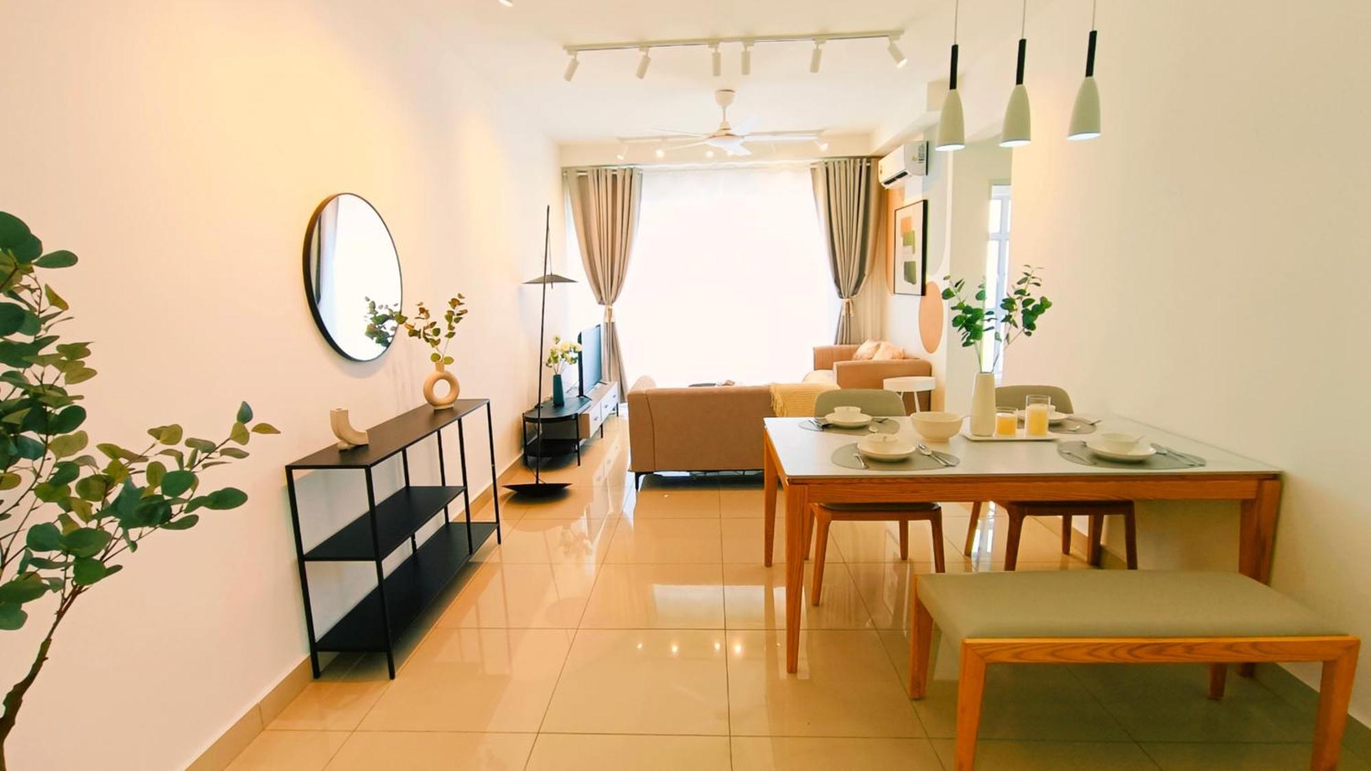 Apartment D'putra 1min To Ioimall Near Jpo, Senai Airport *
