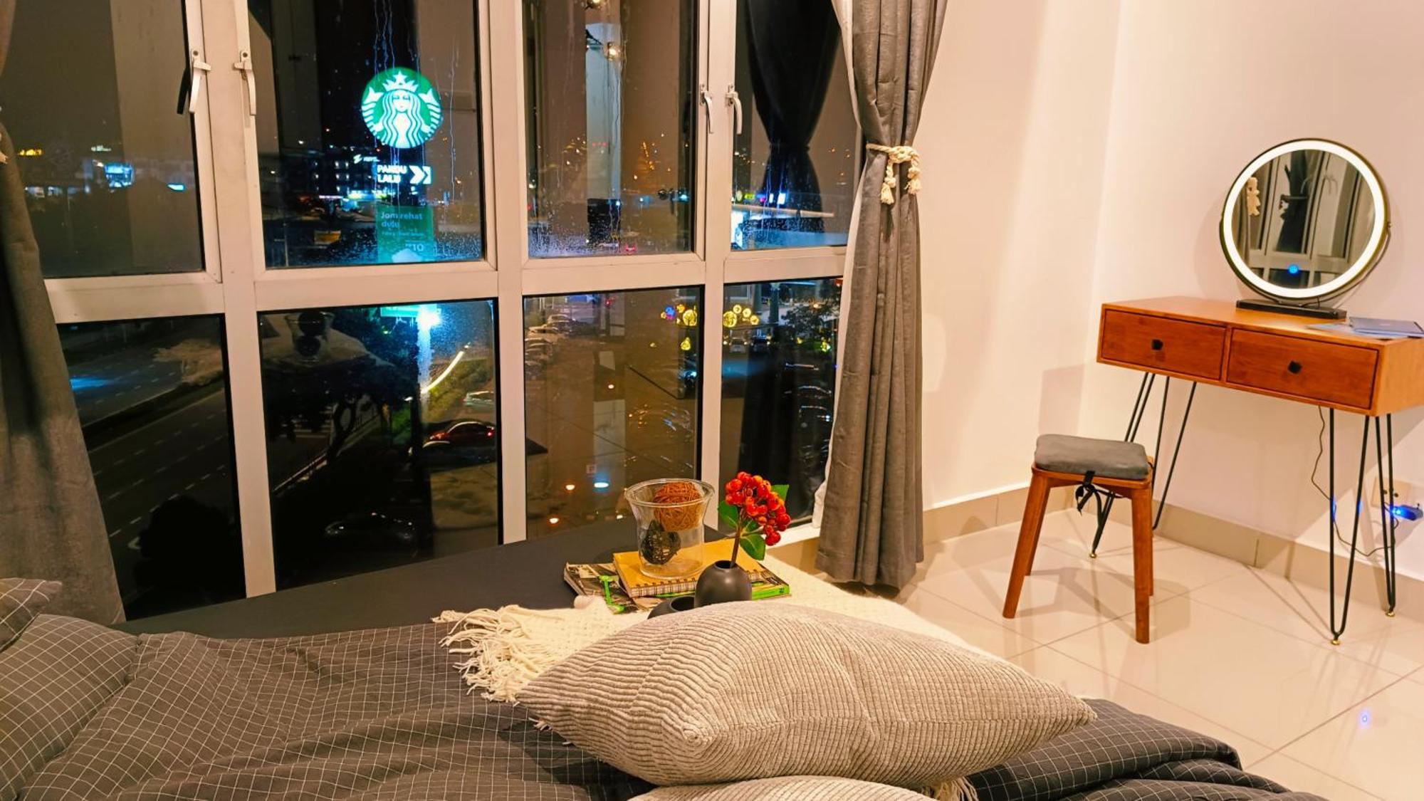 Apartment D'putra 1min To Ioimall Near Jpo, Senai Airport *
